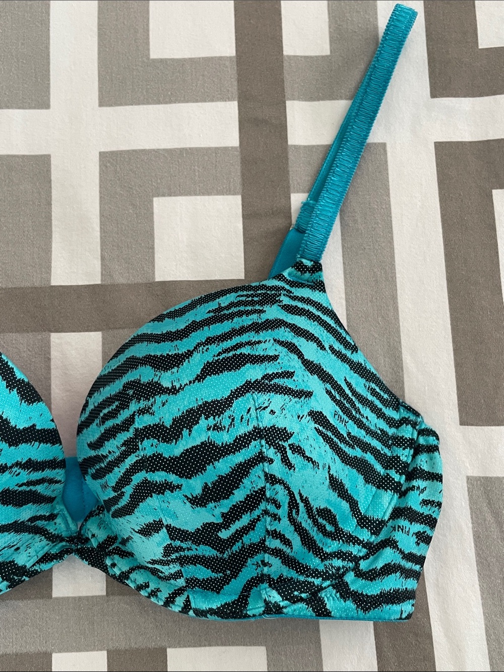 PINK Victoria's Secret Turquoise & Black Zebra Molded Push-up T-Shirt Bra - Picture 14 of 16